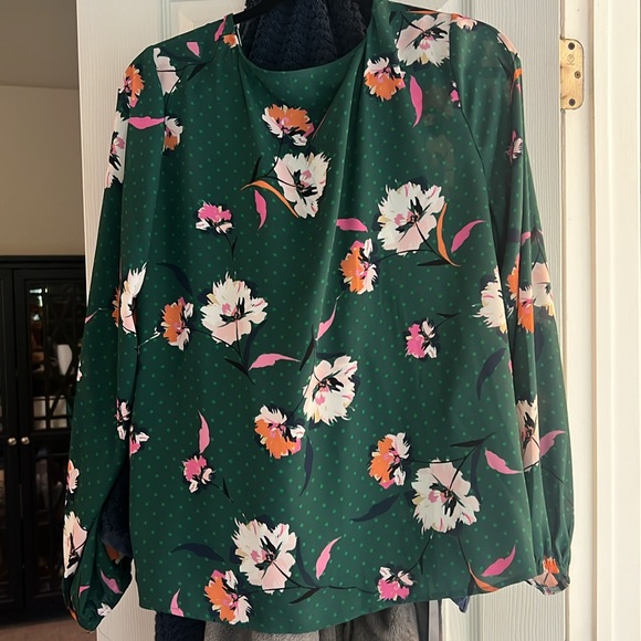 Express Wrap Top - Picture 3 of 3